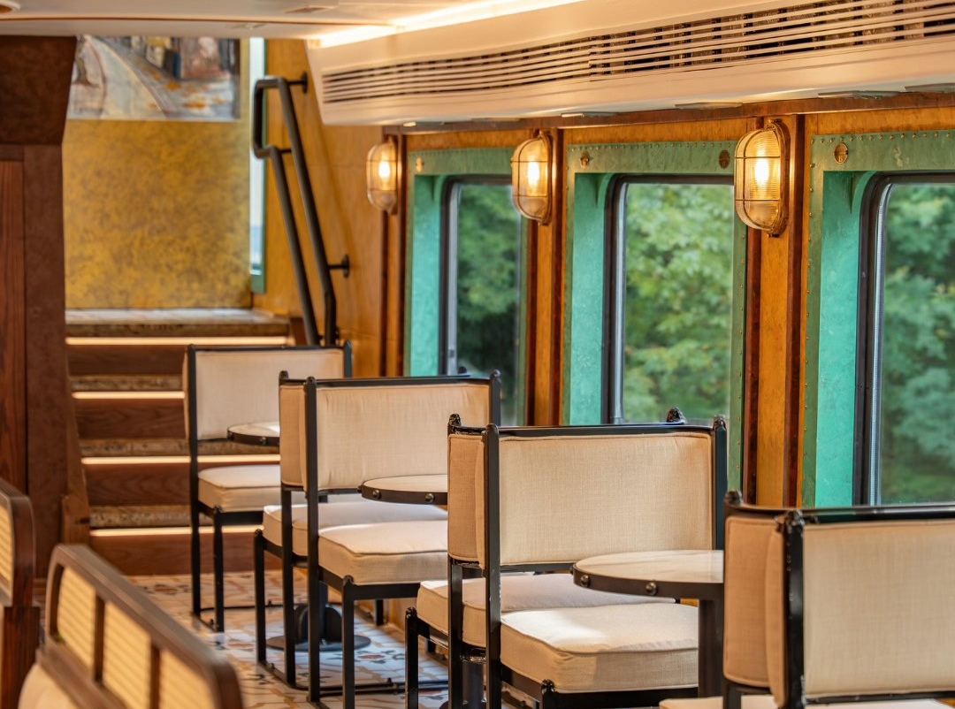 バスにて駅へ戻り、再び列車に乗ってハノイ市内へ向けて出発